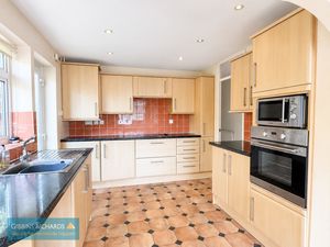 Kitchen- click for photo gallery